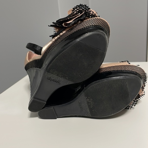 Qupid - wedge heel shoe - size 7.5 or 8 - Picture 8 of 9